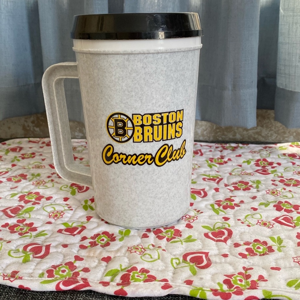 Vintage Boston Bruins corner club travel mug